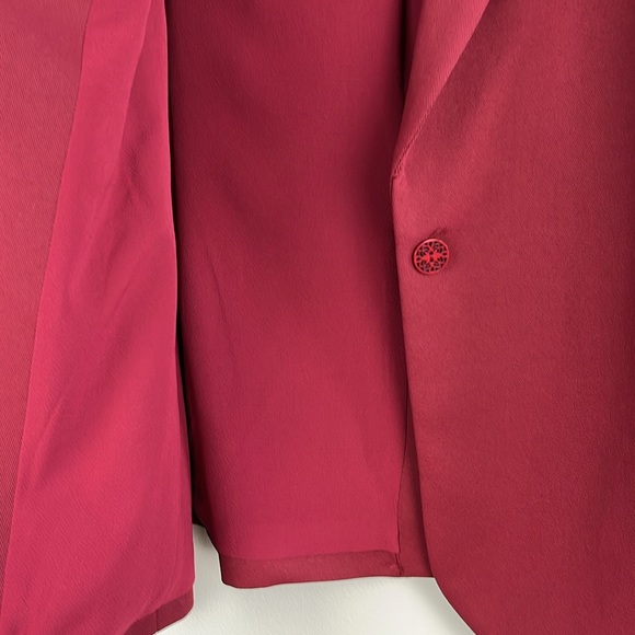 Cartonnier by Anthropologie women’s Tied-Sleeve Blazer in wine. Size 2P - Picture 10 of 13